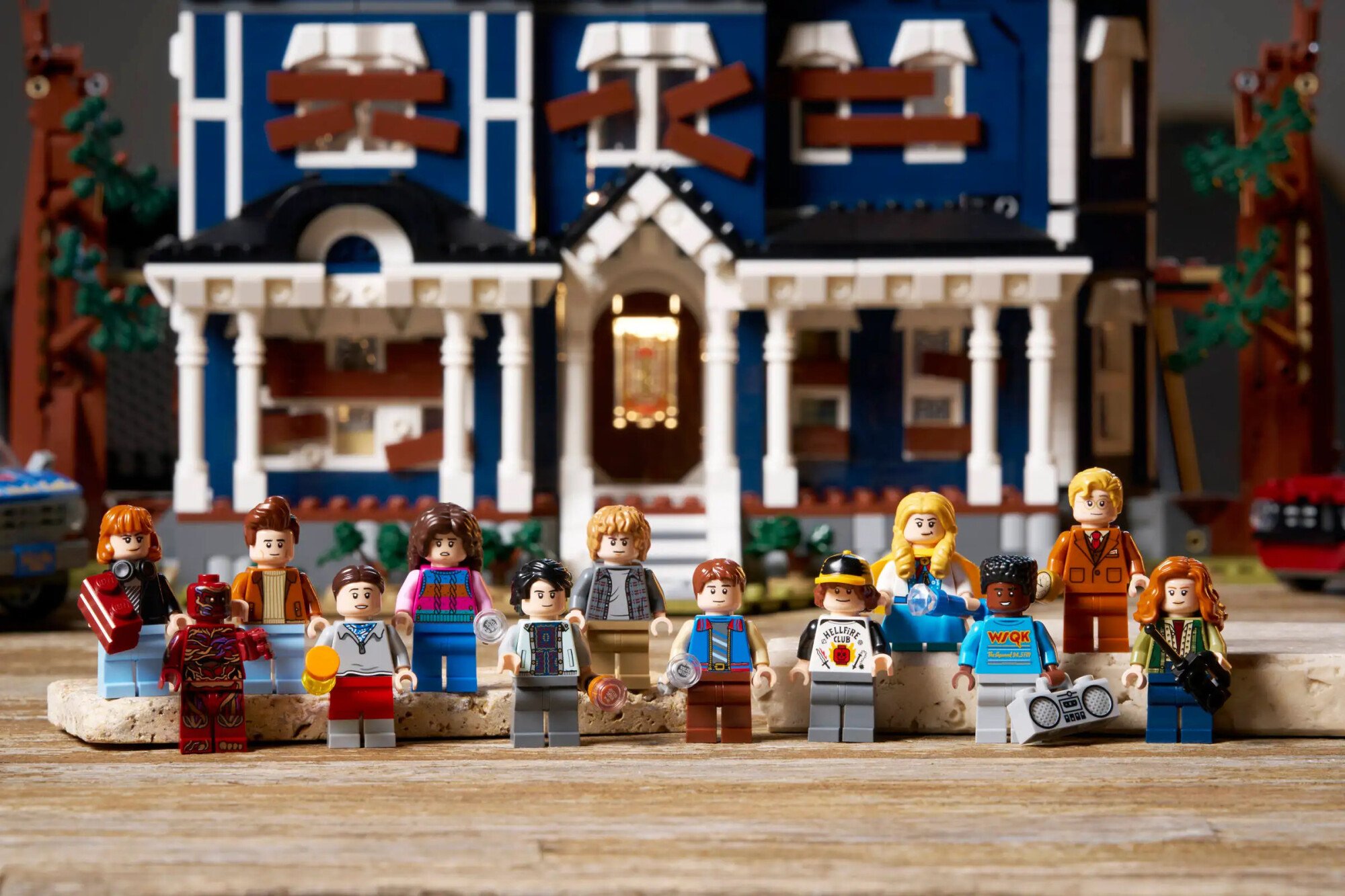 lego creel house minifigures
