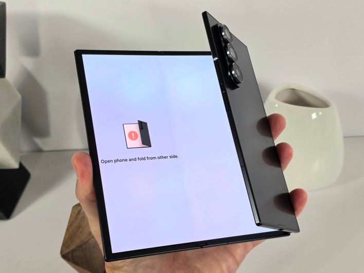 galaxy z trifold 09